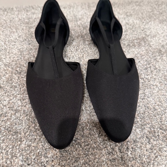 Toteme T-strap Flats Black Pointed Toe Minimalist Size 38 NWOT - Picture 3 of 6